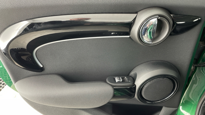 MINI Hatchback 1.5 Cooper Classic Premium 5dr Auto Petrol Hatchback